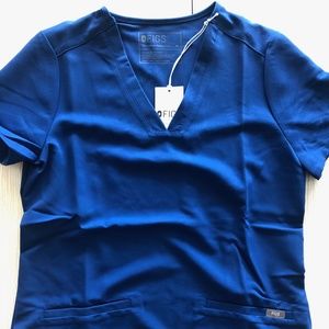 Figs Casma Three-Pocket Scrub Top in Winning Blue